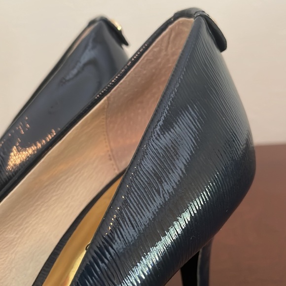 Michael Kors Navy Patent Leather Almond Toe Pumps Size 7 - Picture 5 of 6